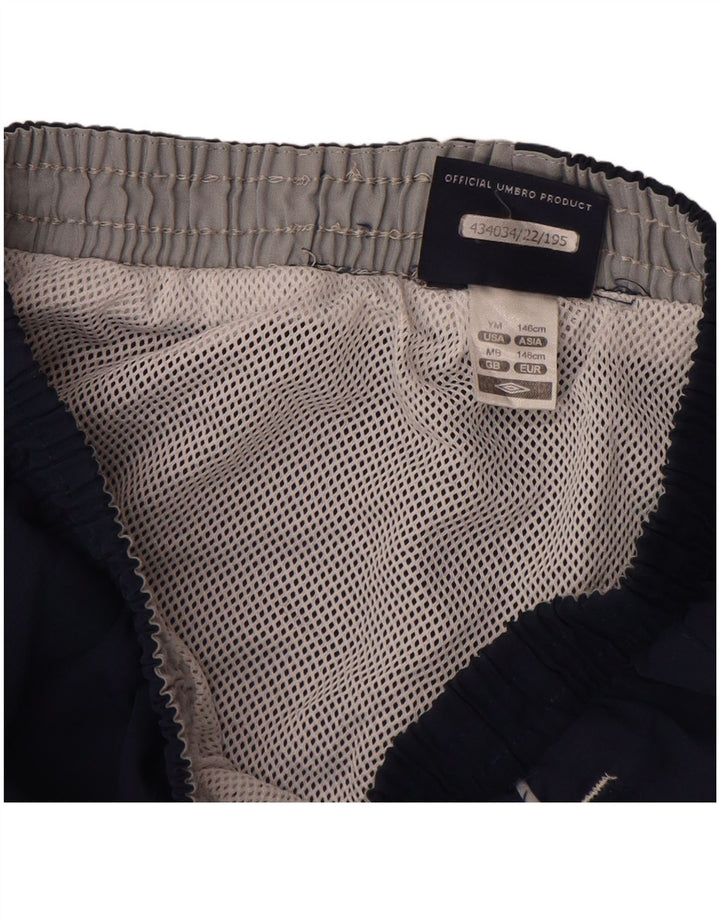 Umbro Short de Sport Graphique Garçon 9-10 ans Bleu Marine Moyen Polyester