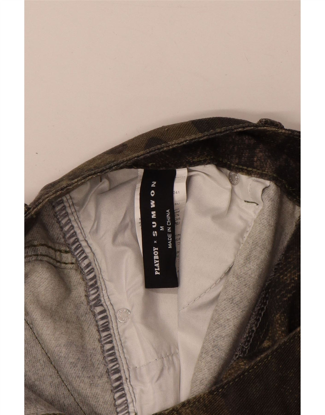 Playboy x Sumwon Jean Fuselé Graphique Femme Moyen W32 L31 Kaki