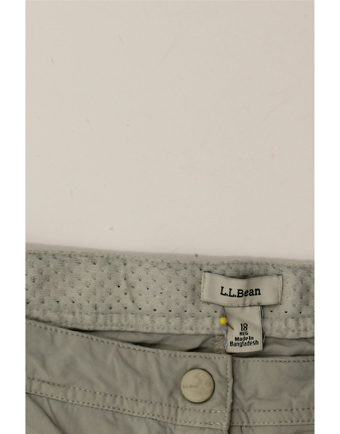 L.L.BEAN Womens Cargo Shorts US 18 2XL W38  Khaki Nylon Vintage L.L.Bean and Second-Hand L.L.Bean from Messina Hembry 