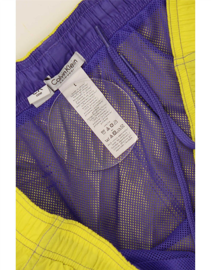 Calvin Klein Short de bain graphique pour hommes, grand jaune, polyester