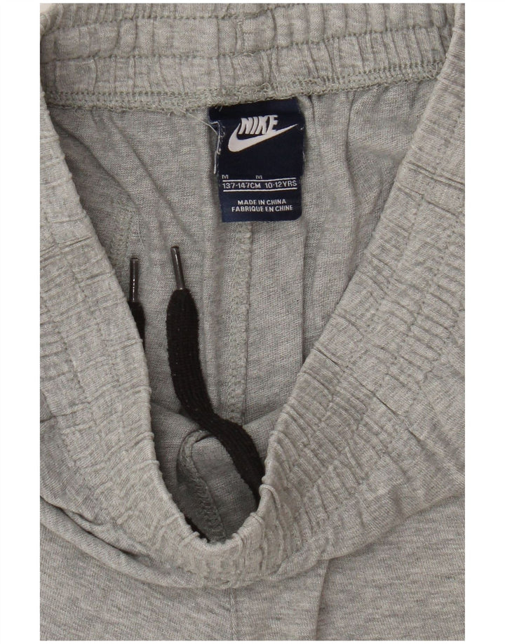 Nike Short de Sport Graphique Garçon 10-11 Ans Gris Moyen Coton