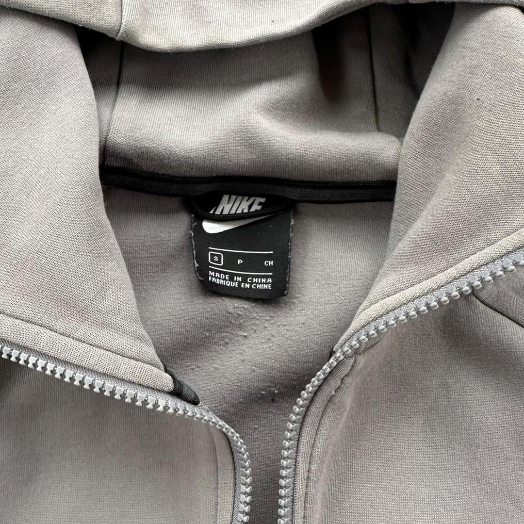 Sweat à capuche style technique Nike - petit