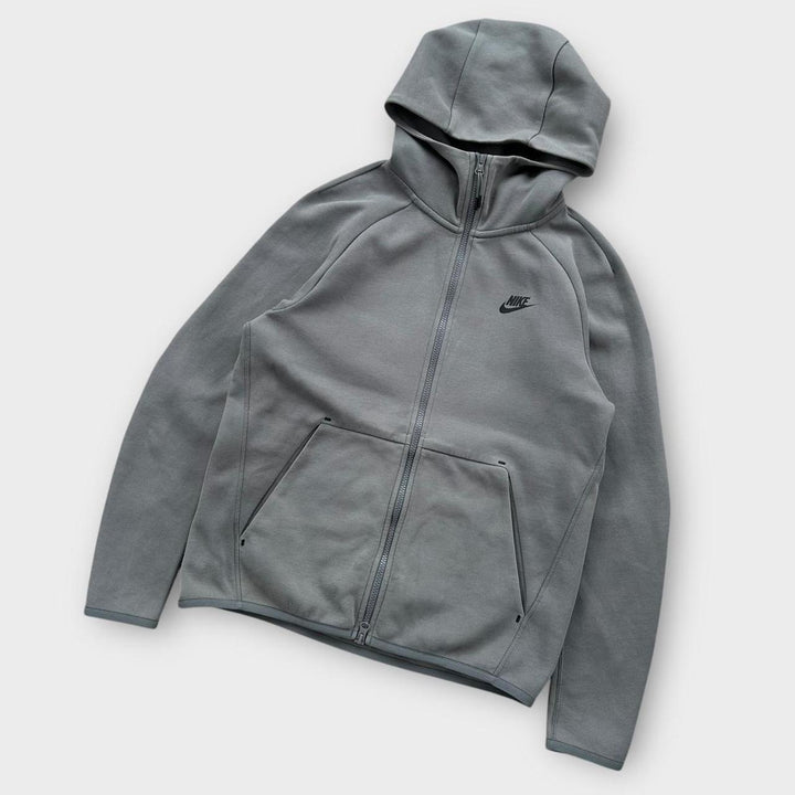 Sweat à capuche style technique Nike - petit