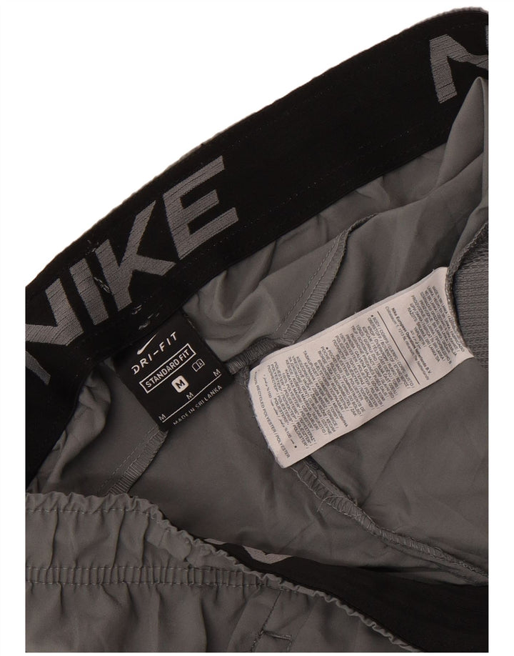 Short de sport Nike Dri Fit Standard Fit pour homme, gris moyen, en polyester