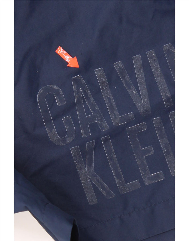 Calvin Klein Short de Bain Graphique Homme Bleu Marine Moyen Polyester